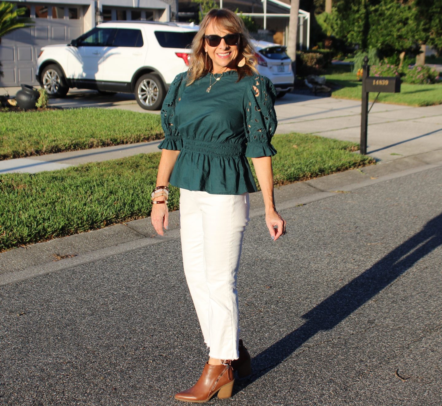 White Denim + Green Peplum Top + Booties
#falloutfitideas #whitedenim