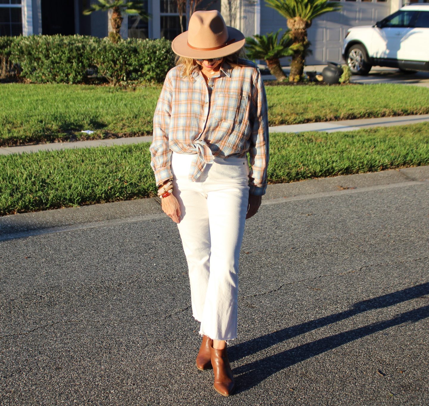 White denim + Plaid Flannel + Hat + Booties
#falloutfitideas