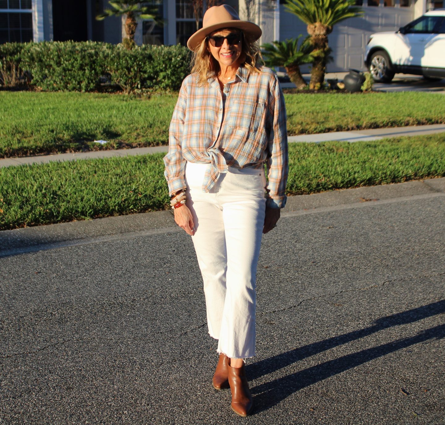 White denim + Plaid Flannel + Hat + Booties
#falloutfitideas