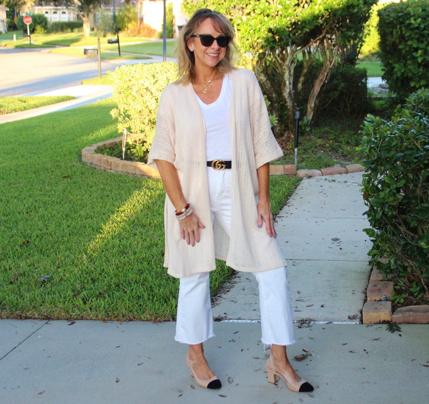 White Denim + Neutral Duster
#falloutfitideas #whitedenim