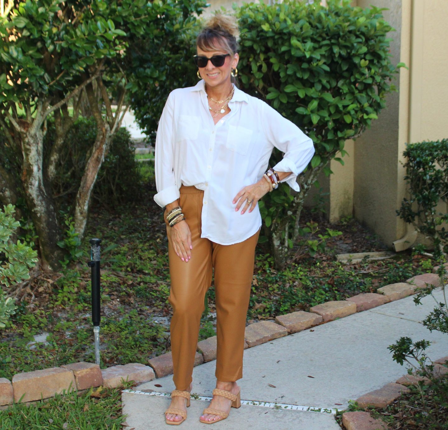 Oversized white blouse + Faux leather slim pants + Braided sandals
#fallfashion #fauxleather