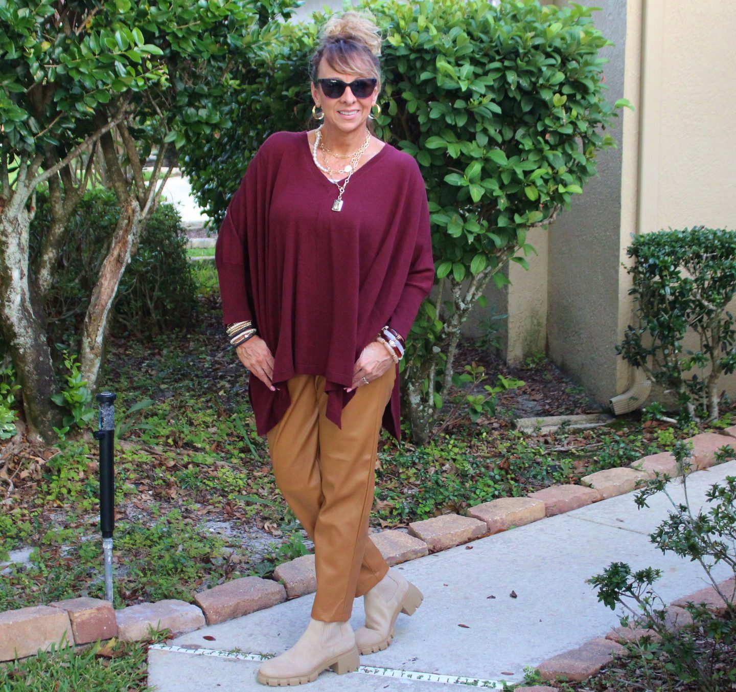 Poncho + Faux leather slim pants + lug sole boots
#poncho #fauxleather #fallfashion