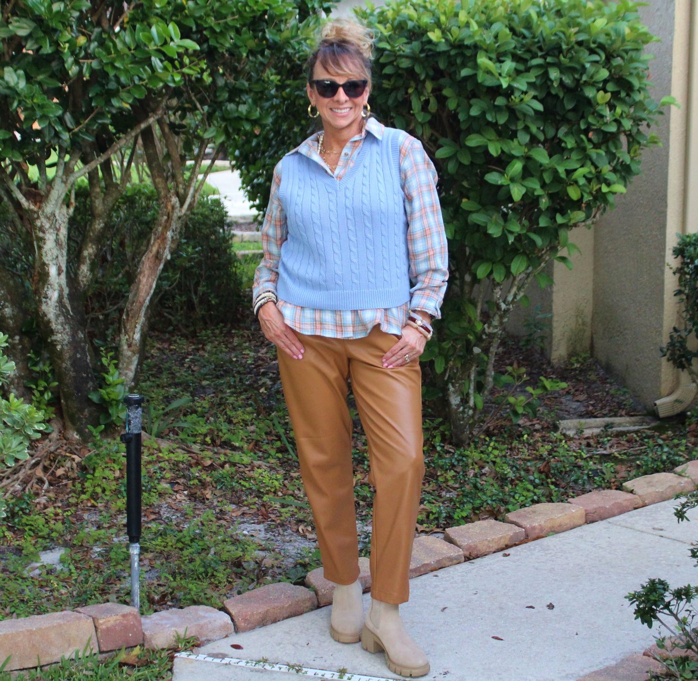 Sweater Vest + Flannel Blouse + Faux leather slim pants + Lug sole boots
#fallfashion #sweatervest #lugsoleboots