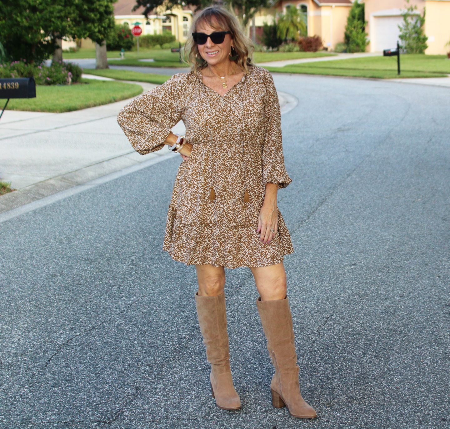 Elastic Waist Short Dress + Slouchy boots
#falloutfitideas #falldress