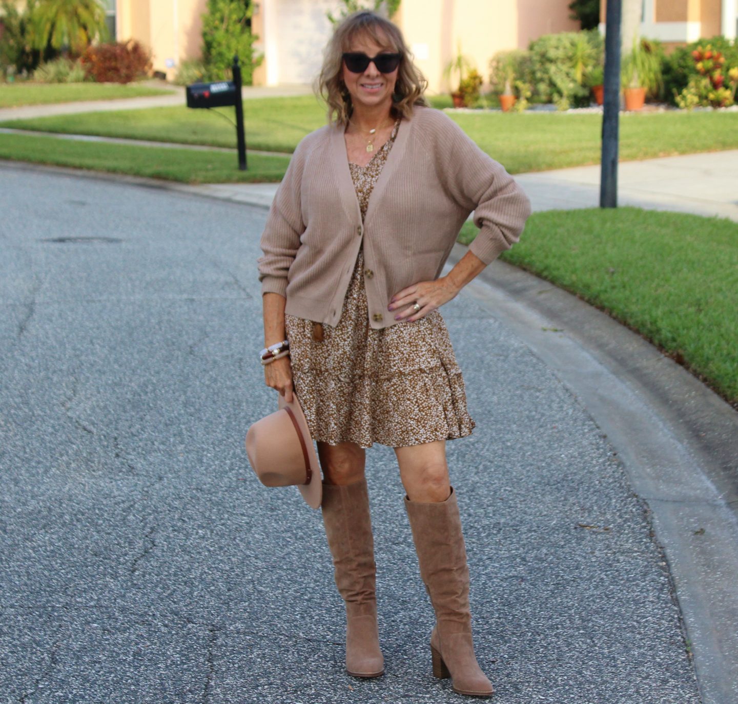 Elastic Waist Short Dress + Slouchy boots + cropped cardigan + hat
#falloutfitideas #falldress