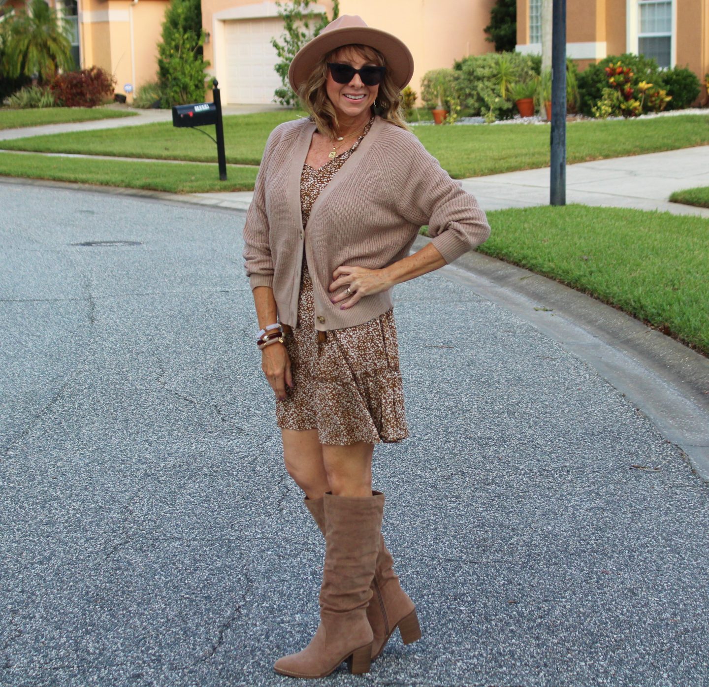 Elastic Waist Short Dress + Slouchy boots + cropped cardigan + hat
#falloutfitideas #falldress