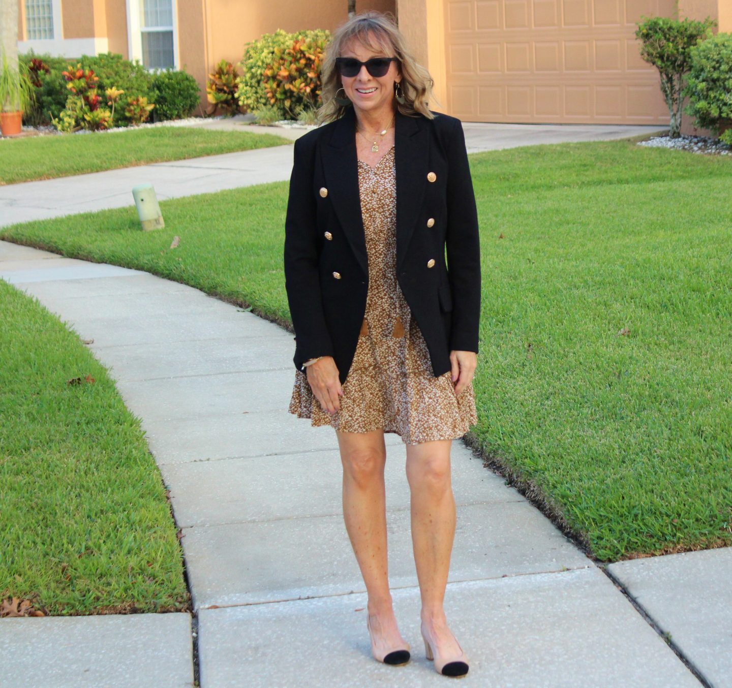 Elastic waist short dress + Double Breasted Black Blazer + Cap Toe Slingbacks
#falloutfit #falloutfitideas #falldress