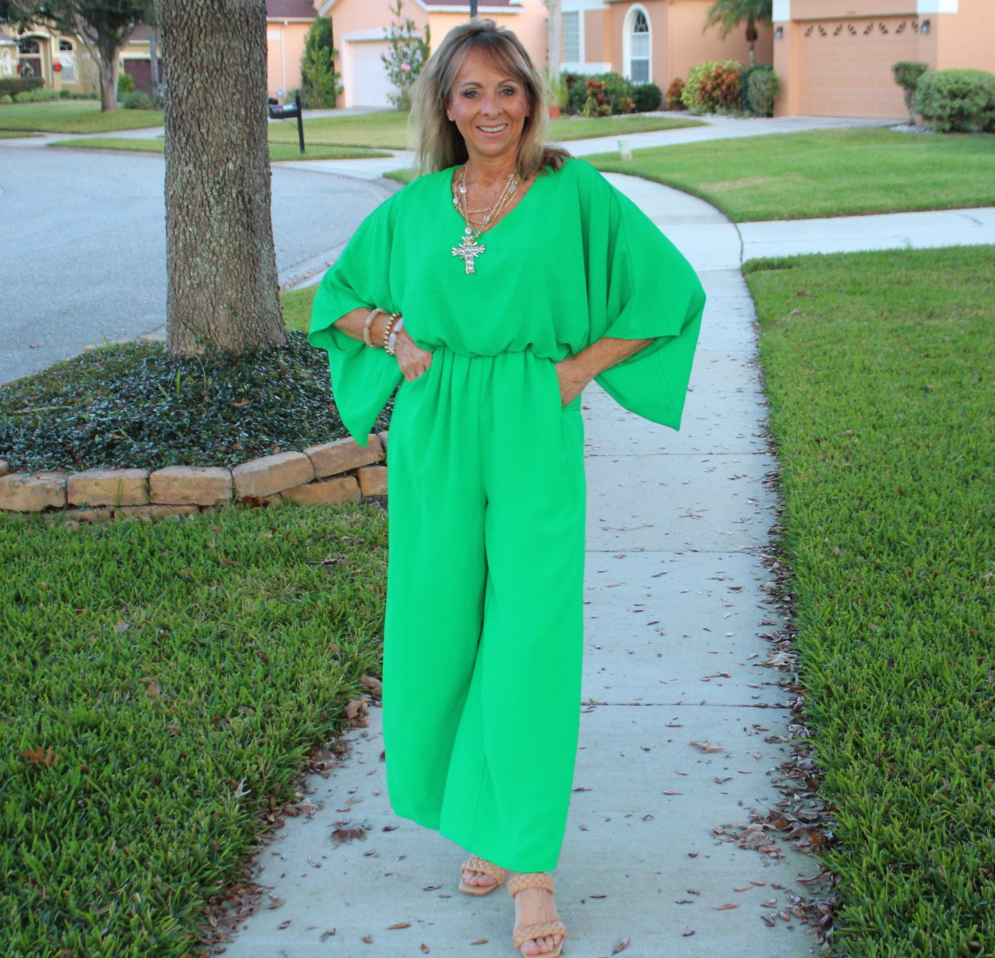 Green jumpsuit + Statement Necklace + Nude Heels
#holidayoutfits #holidayoutfitideas #jumpsuit #holidaydressing