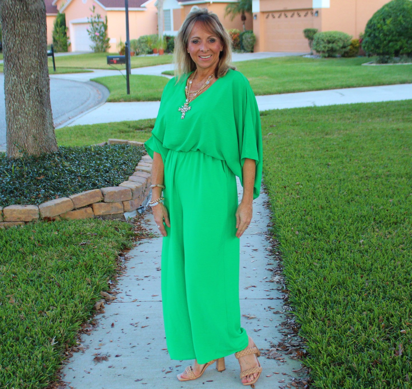 Green jumpsuit + Statement Necklace + Nude Heels
#holidayoutfits #holidayoutfitideas #jumpsuit #holidaydressing