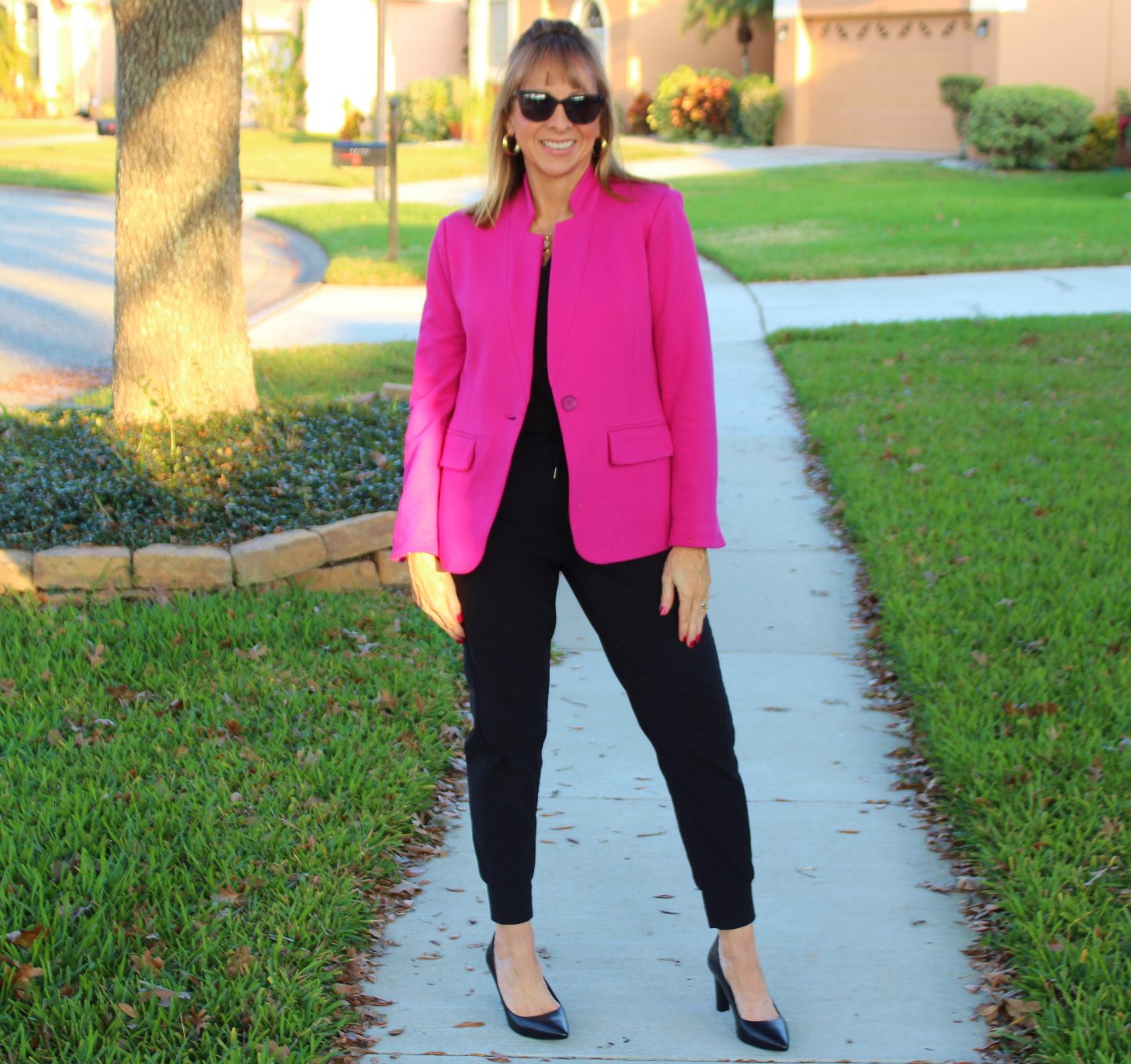 Pink Blazer + Joggers + Heels
#outfitideas #joggers