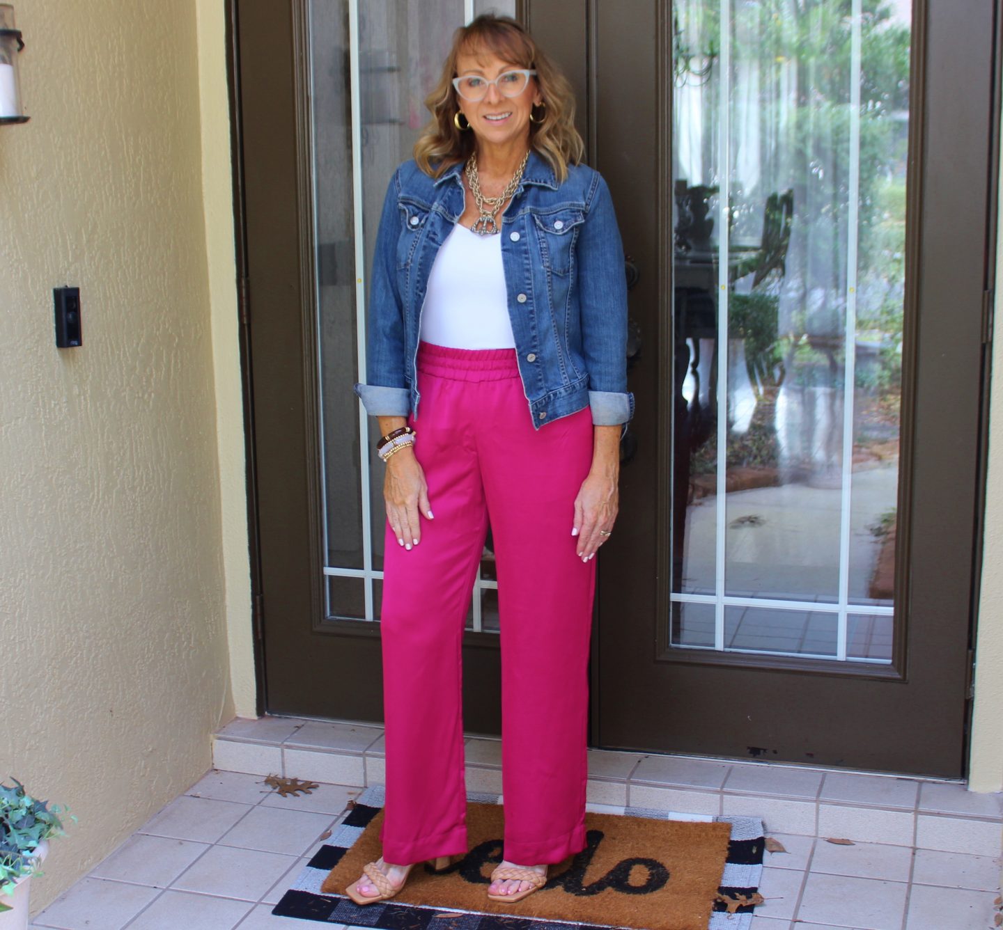 Denim Jacket + White Bodysuit + Pink Wide Leag Pants + Braided Sandals
#wideleagpants