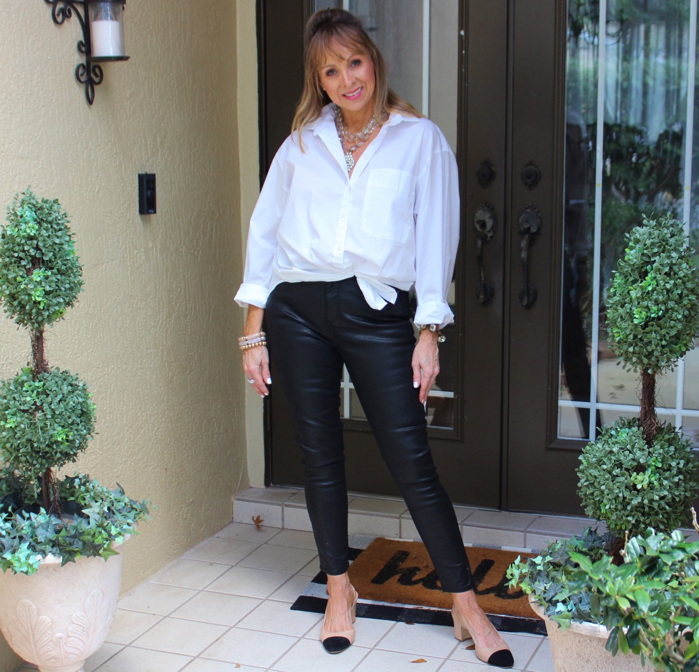 White Button Up Shirt + Black Coated Denim + Cap Toe Pumps
#classicstyle #blackandwhiteoutfit