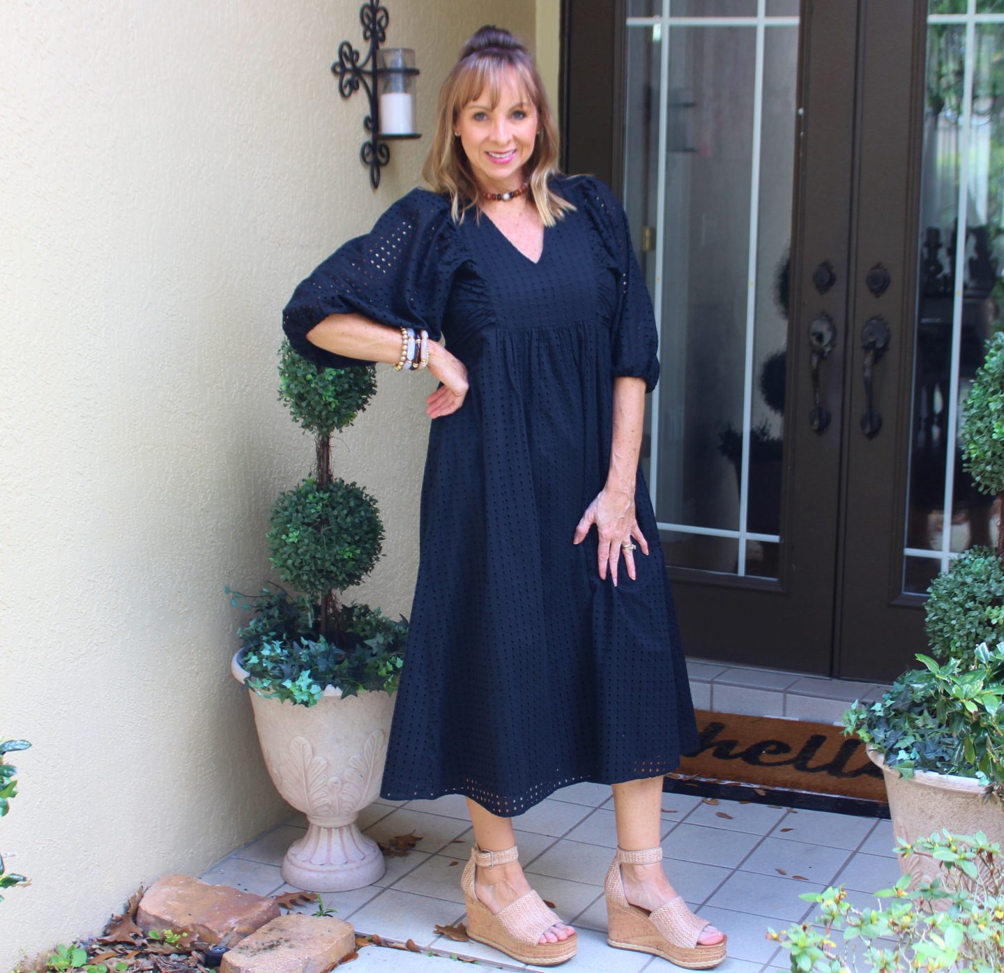 Black eyelet dress + platform wedges
#springdress #outfitideas