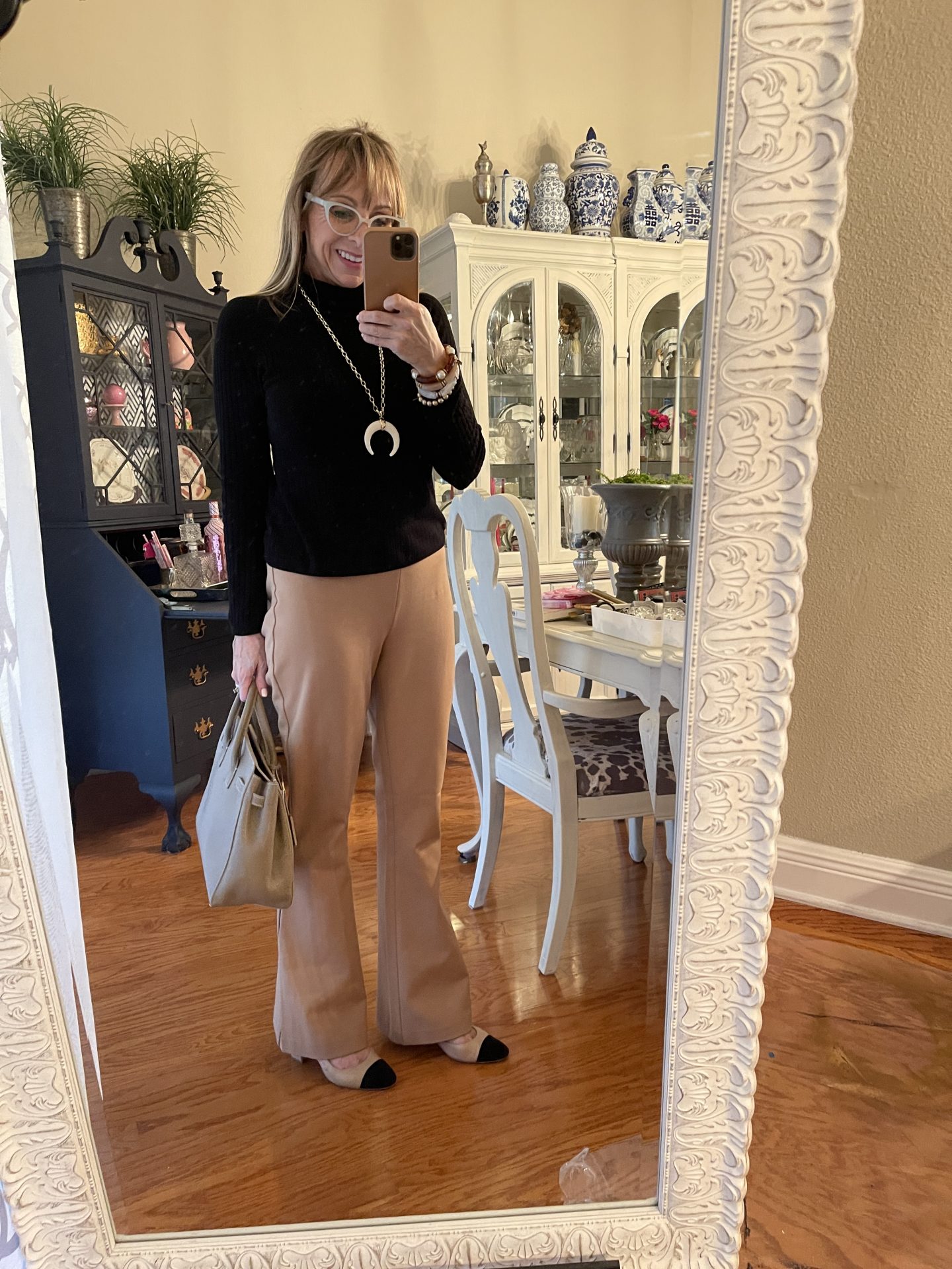 Black Turtleneck + Favorite Camel Pants + Cap Toe Pumps
#outfitideas #classicstyle