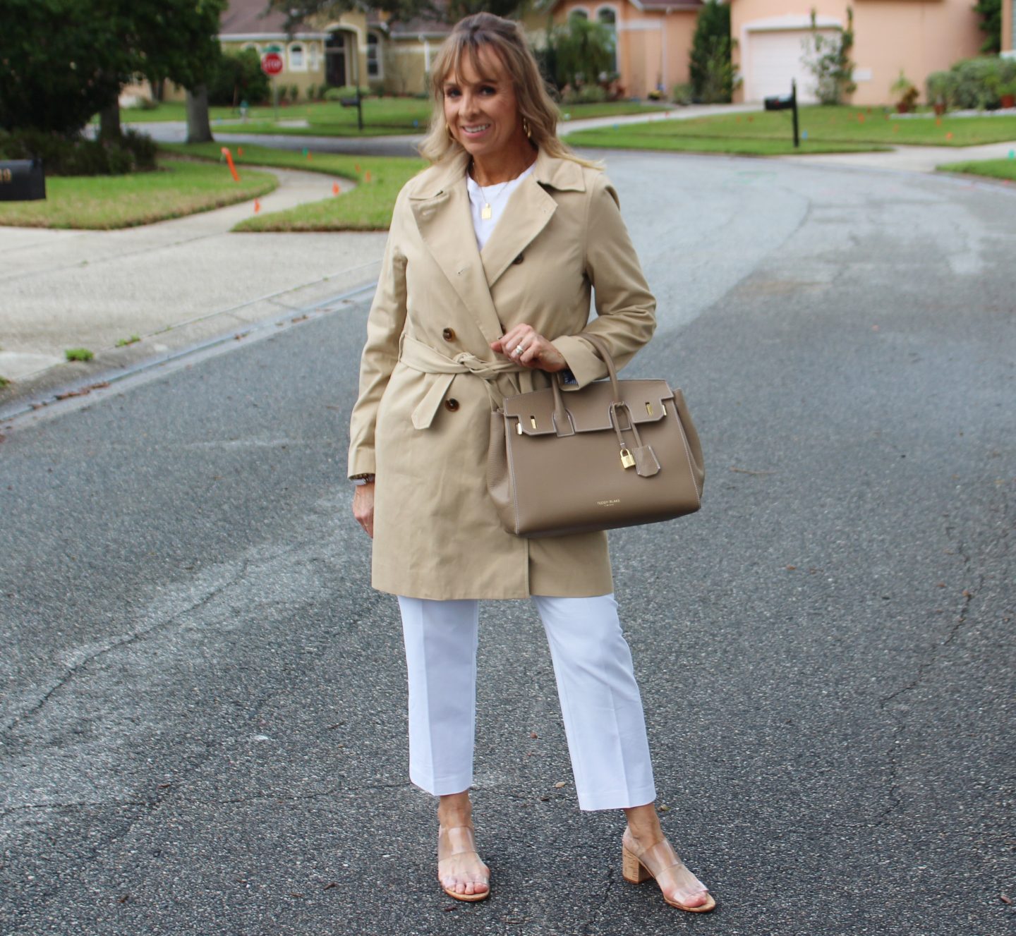 Trench Coat || White tee || White Pants|| Satchel
#spring  #trenchcoatforspring
#classiclooks #outfitideas #trenchcoat