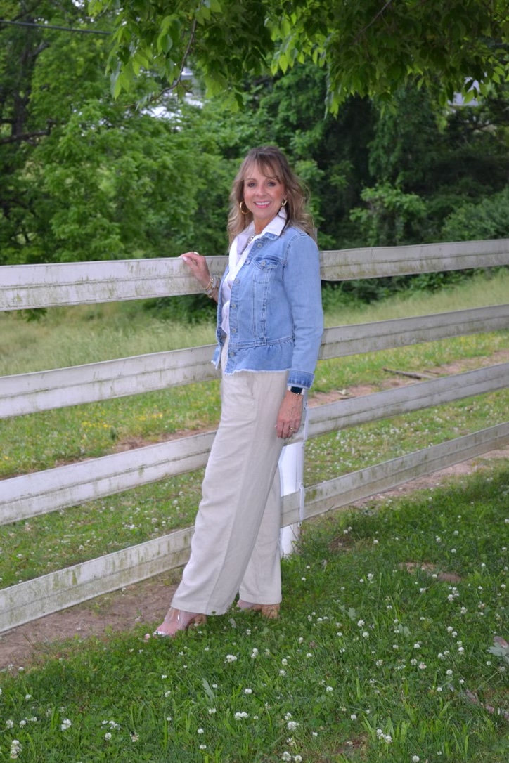 Chicos White No-iron shirt + linen wide leg pants + denim jacket
#springoutfitideas