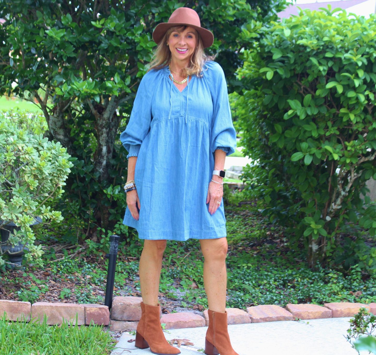 Old Navy Jean Dress + Vionic Harper Booties + Felt Hat
affordable casual fall dresses
