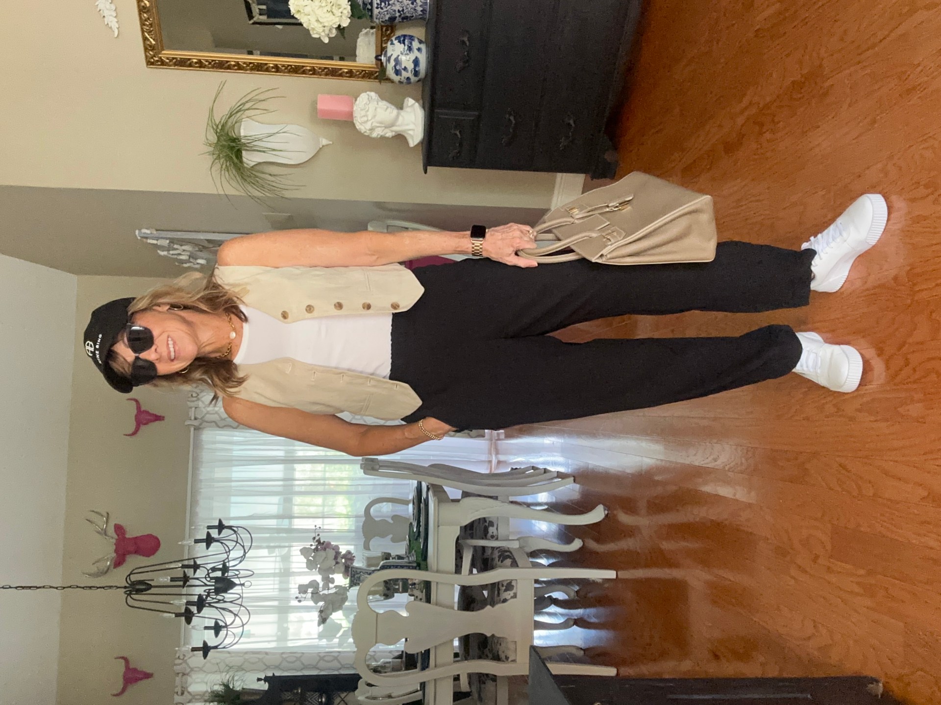 Street Style
Vest + Tank + Black Pants
Friday Favorites