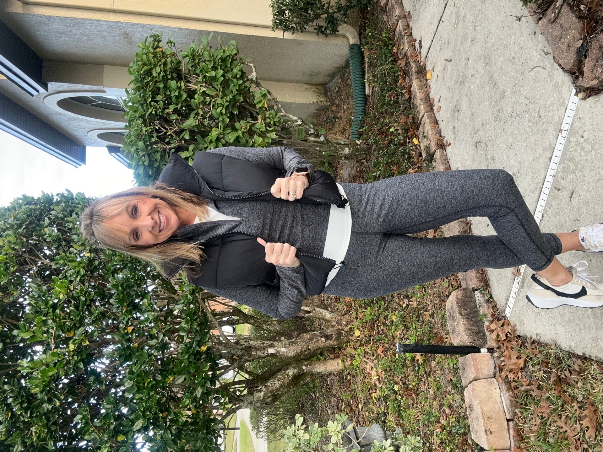 dressing for my casual lifestyle
activewear + sneakers + puffer vest