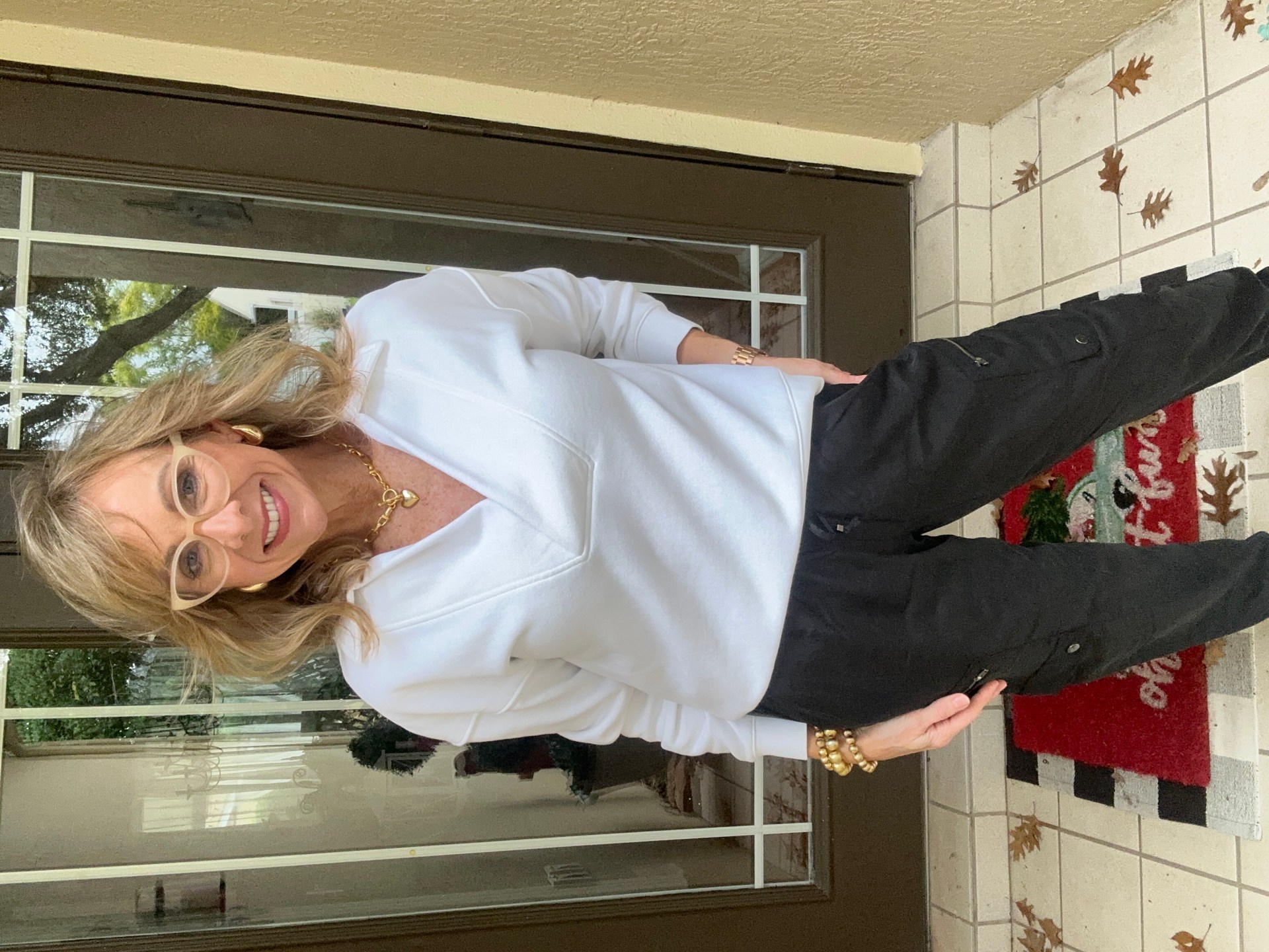 dressing for my casual lifestyle
Johnny collar sweatshirt + cargo joggers