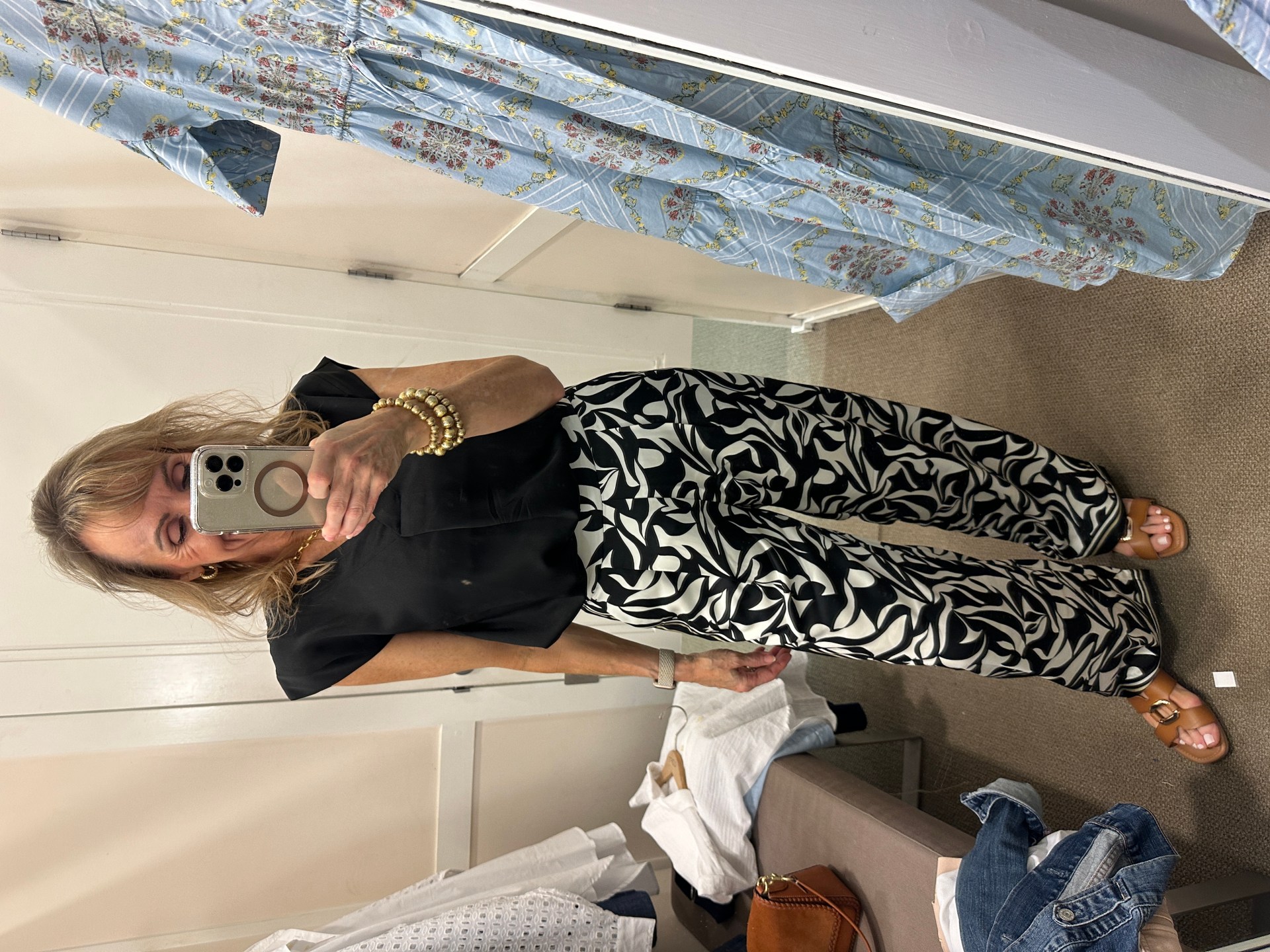 Loft Spring Try On
Print Pull on Wide leg pants+ Black Blouse